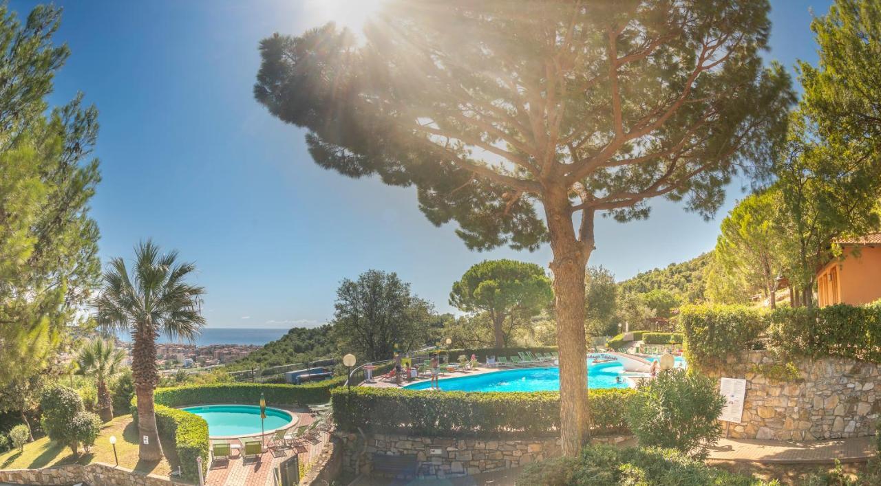 Villaggio Colombo Nuova Gestione Marina dʼMarina dʼAndora Bagian luar foto